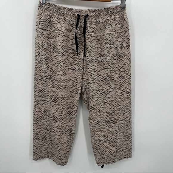 Lululemon 4 Step Lively Crop Yoga Athletic Capris Pant - Picture 1 of 13